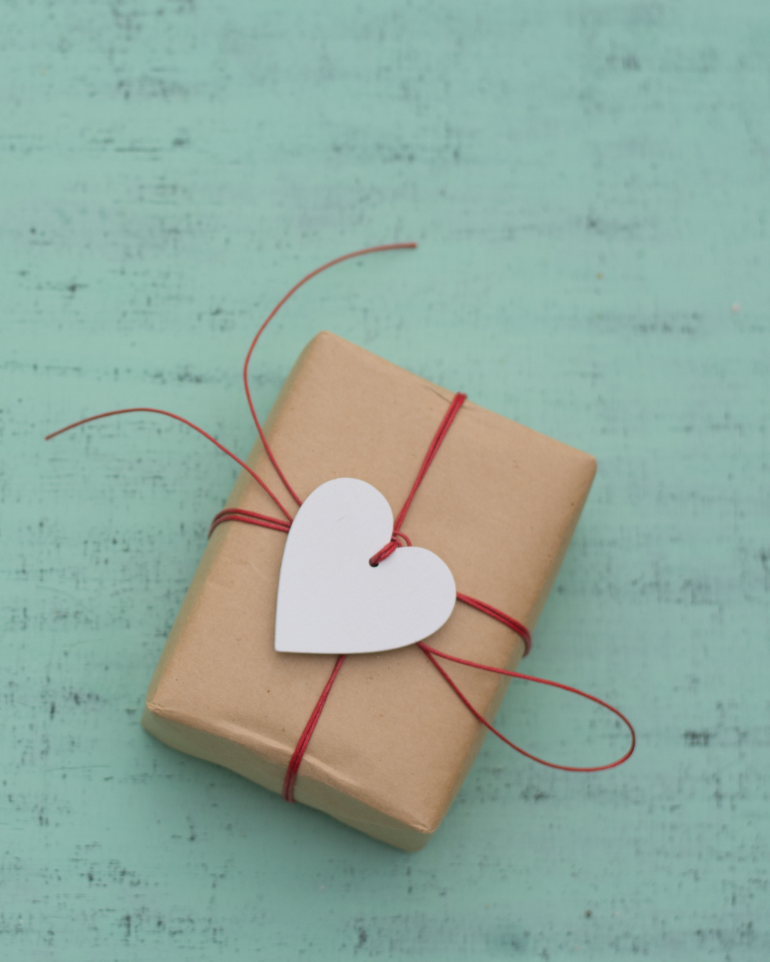 Gifts for the Minimalist: Simplify and Delight with Purposeful Presents