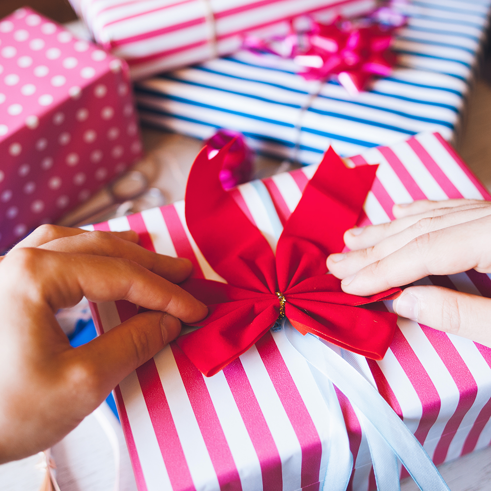 The Ultimate Guide to Gift Wrapping: How to Gift Wrap Your Presents Like a Pro
