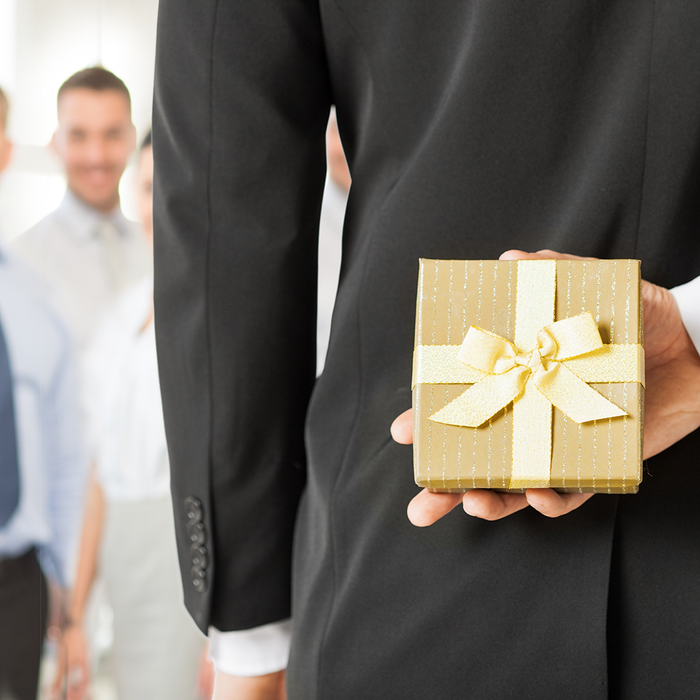 Corporate Gift-Giving Etiquette: The Dos and Don’ts
